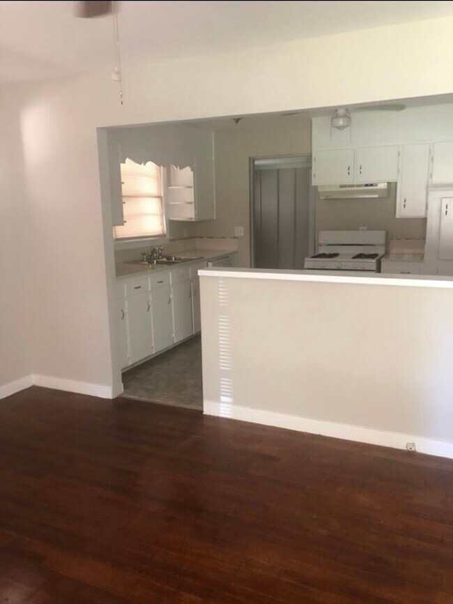Foto del edificio - 501 Rosewell Ln