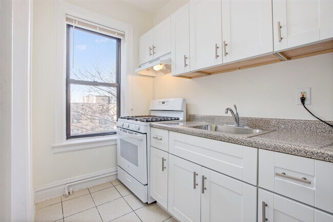 Foto del edificio - 107 Kensington Ave