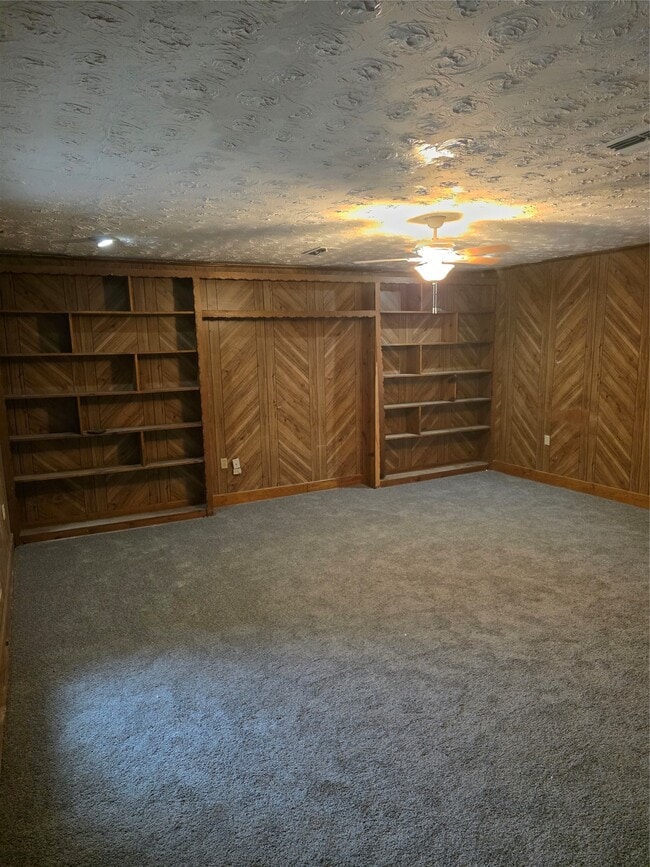 Building Photo - 9626 Guest St