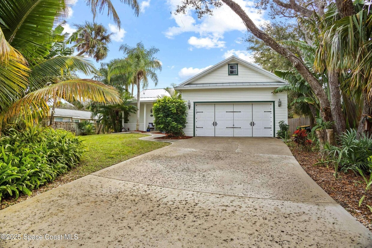 Primary Photo - 225 Pelican Dr