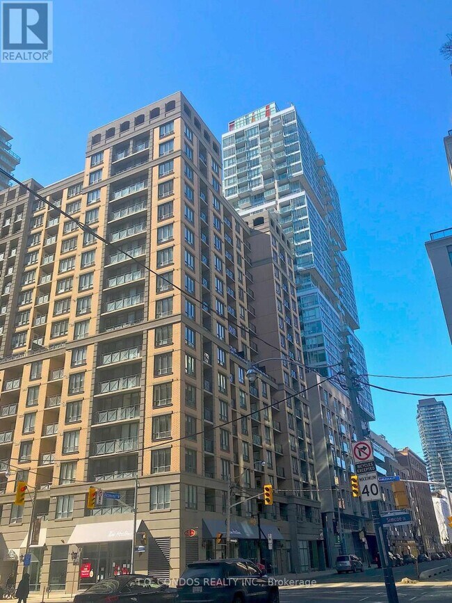 Building Photo - 140 Simcoe St