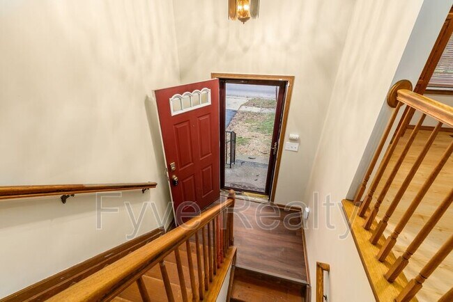 Building Photo - 288 Harland Dr