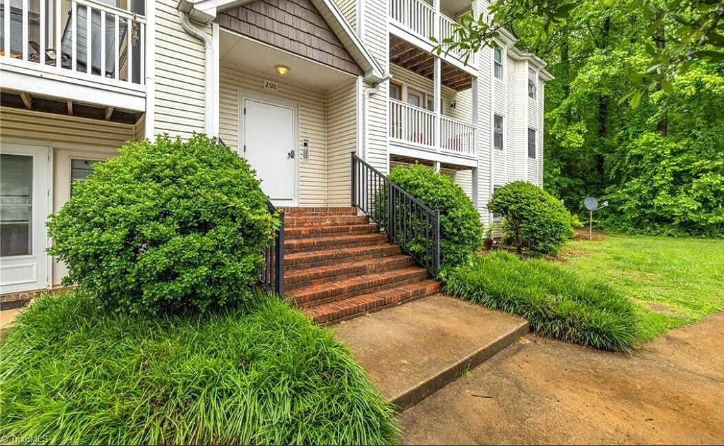 Foto principal - 2328 W Vandalia Rd