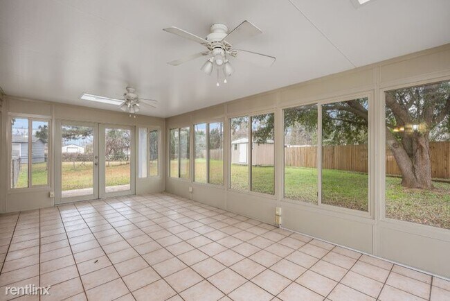 Building Photo - 3 br, 2 bath House - 1801 Mars Drive