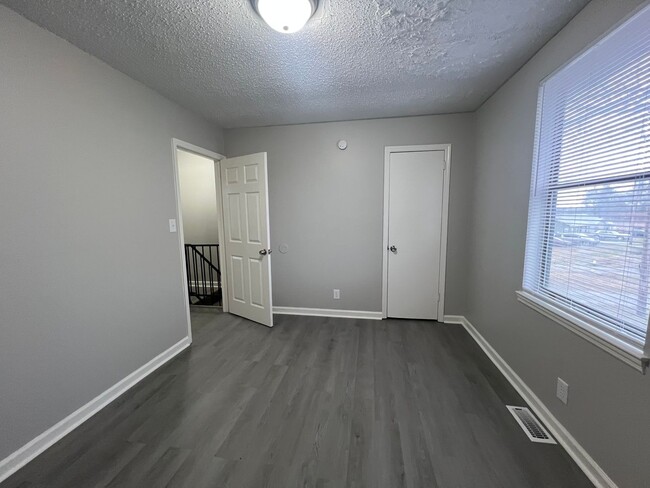 Building Photo - 2 bedroom, 1.5 bathroom Duplex in Gallatin...