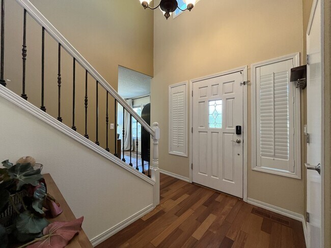 Building Photo - Stunning Bull Mountain Home with Gourmet Kitchen & Luxurious Primary Suite Retreat