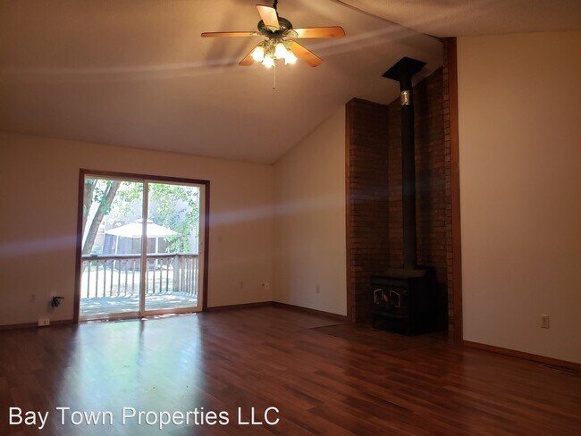 Foto del edificio - 2 br, 2 bath House - 204 Village Ct.