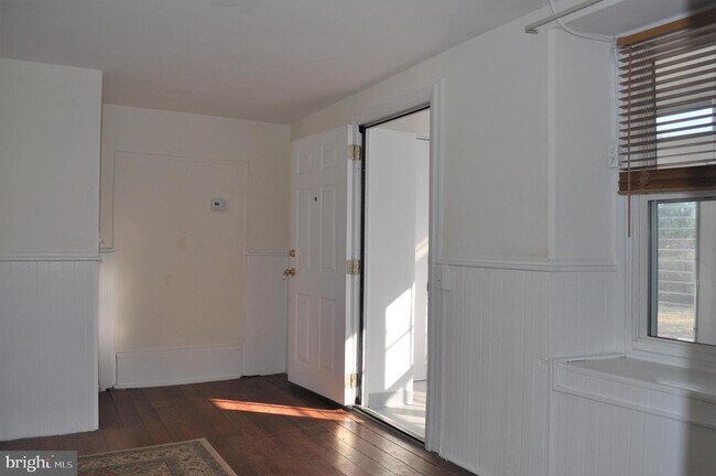 Building Photo - 383 Anderson Rd