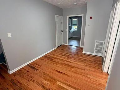 Foto del edificio - 29 Laurel Ct