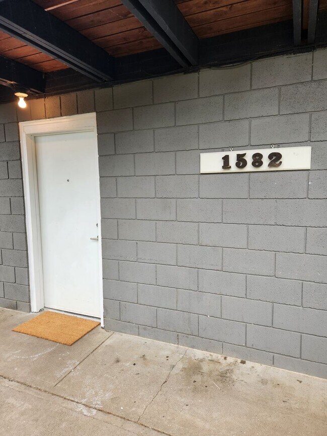 Foto del edificio - 1580-1584 SW Thomsen Ave