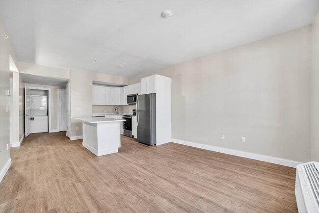 Building Photo - 127 Centre St