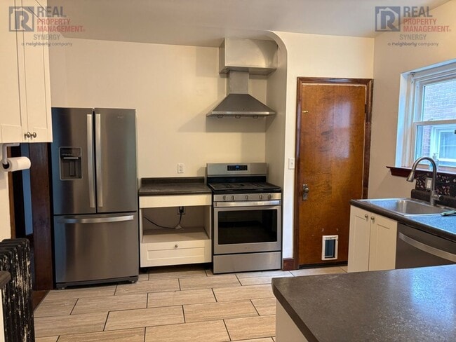 Building Photo - 3355 Elizabeth Dr