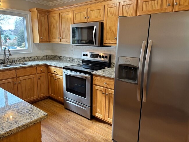 Building Photo - 4 bed, 2 bath brick home located in Asheboro