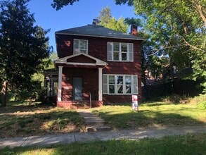 Building Photo - 420 NE Campus St
