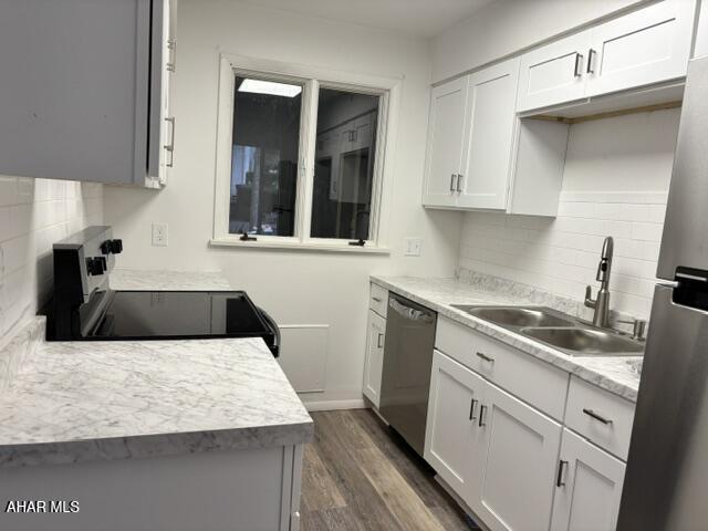 Building Photo - 2120 Pine View Dr