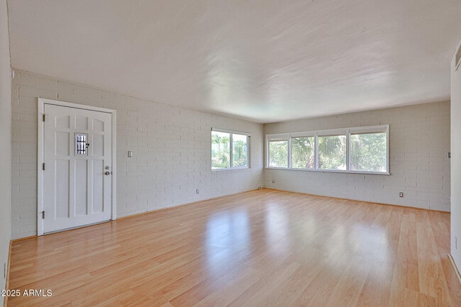 Building Photo - 6544 N 12th St