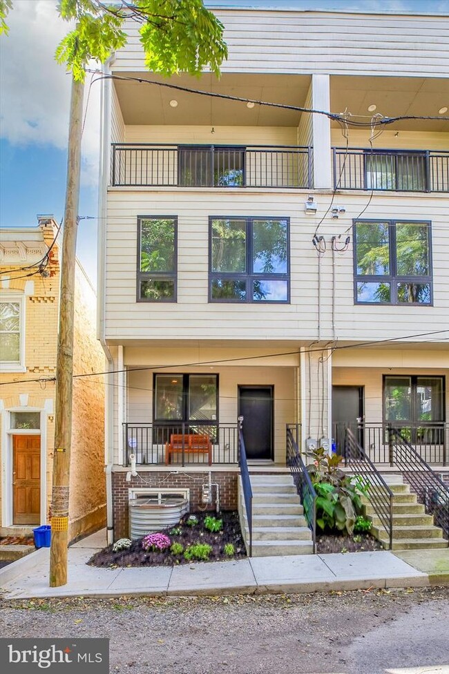 Building Photo - 3831 Terrace St