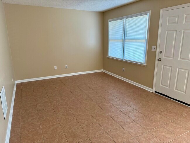 Foto del edificio - 4047 Fairway Dr