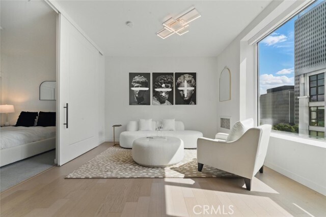 Foto principal - 1050 S Grand Ave
