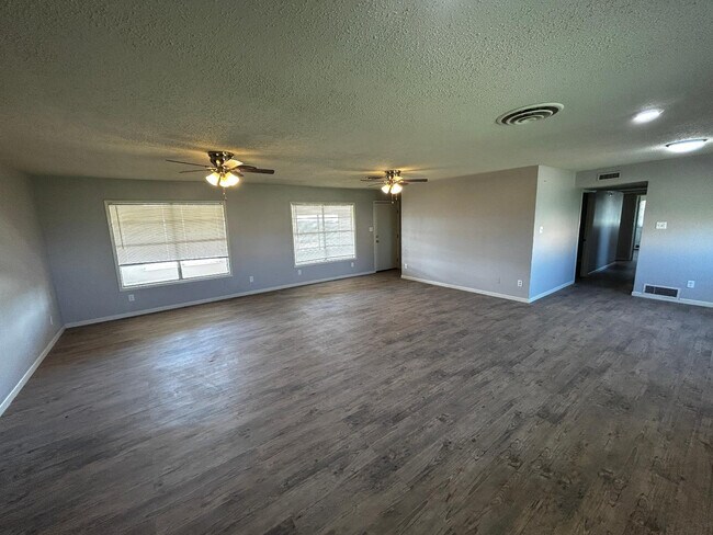 Foto del edificio - 506 N County Rd 1300