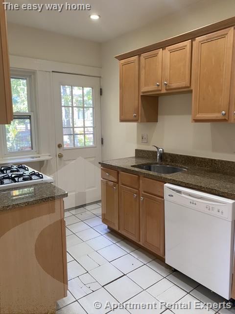 Building Photo - 3 A Lakeview St