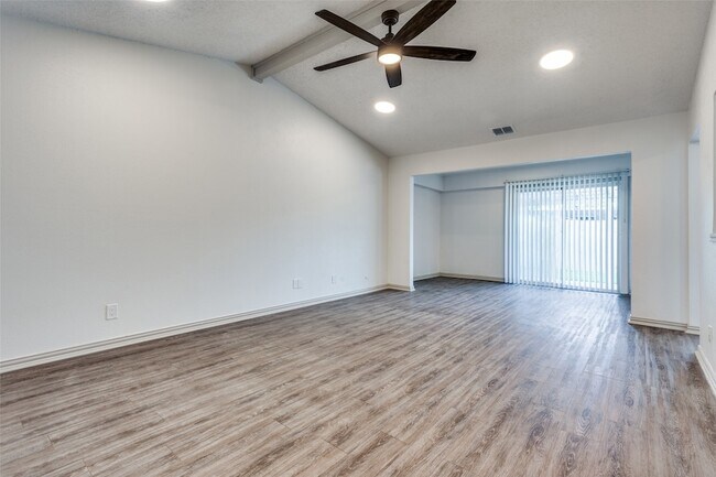 Foto del edificio - 2128 Trellis Pl