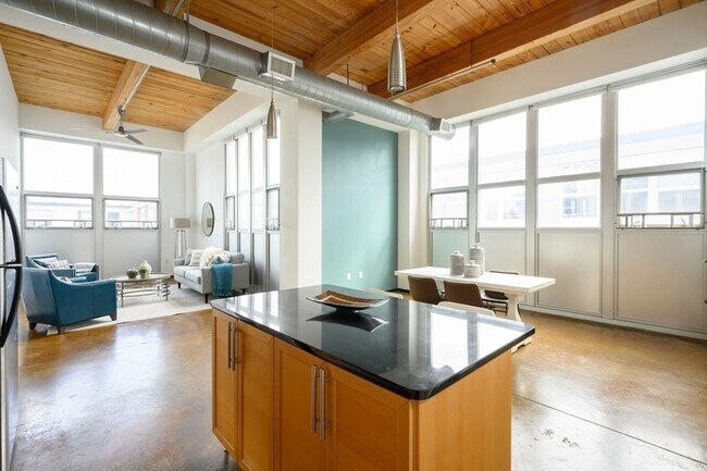 Building Photo - 118 Holmes St