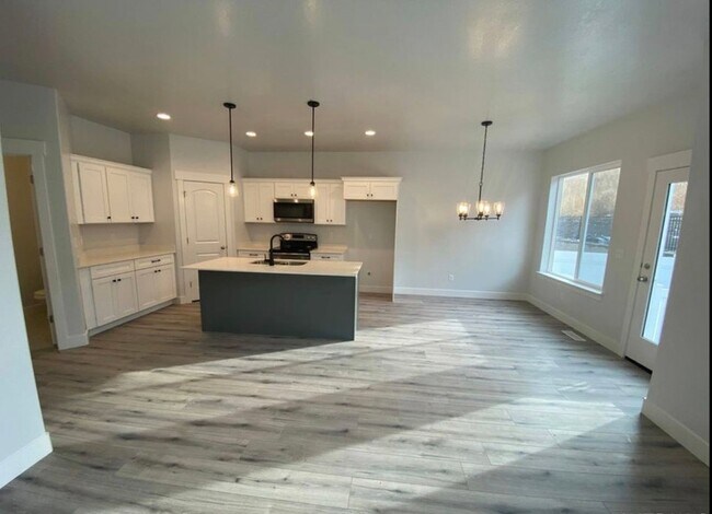 Building Photo - 16214 S Truss Dr