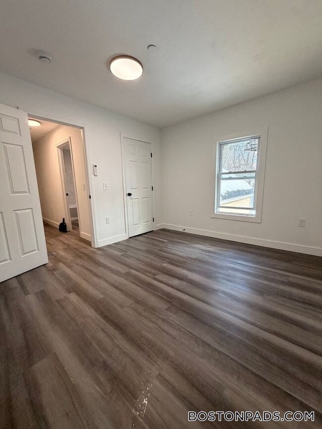 Building Photo - 197 S Main St