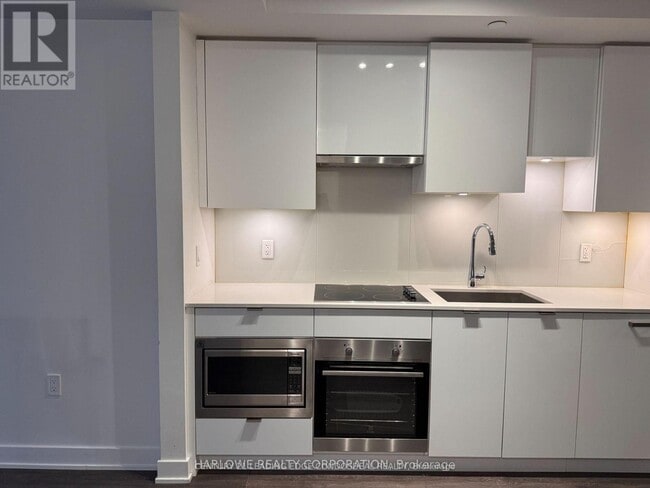 Building Photo - 99 Broadway Ave