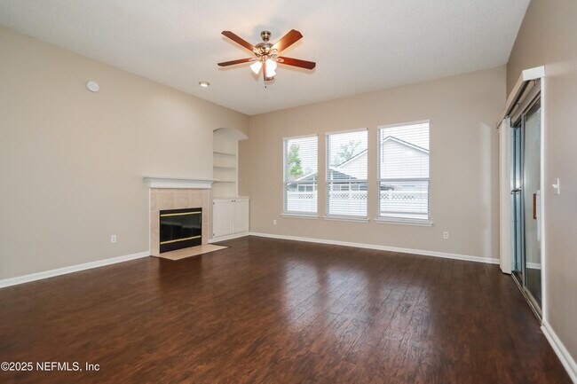 Foto del edificio - 1556 Glen View St