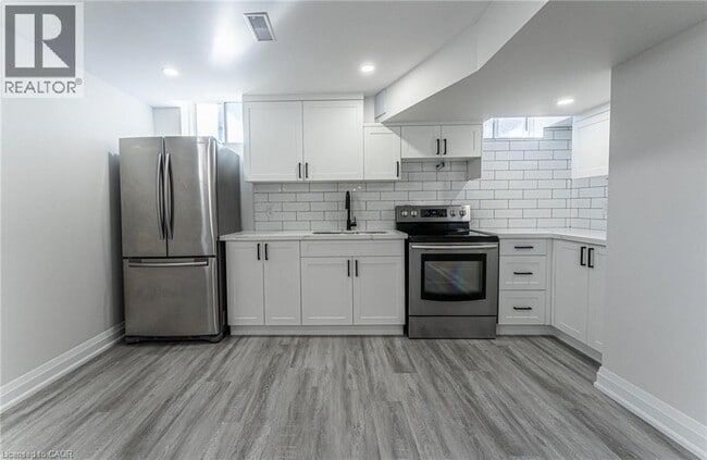 Building Photo - 97 Narbonne Cres