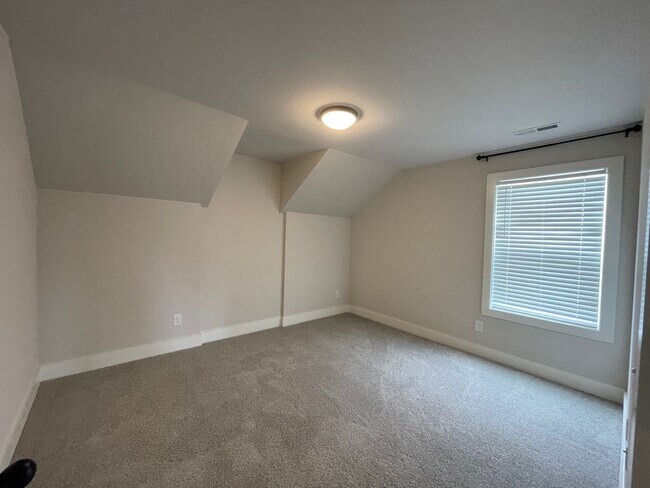 Building Photo - 5168 Vinnie Dell Dr