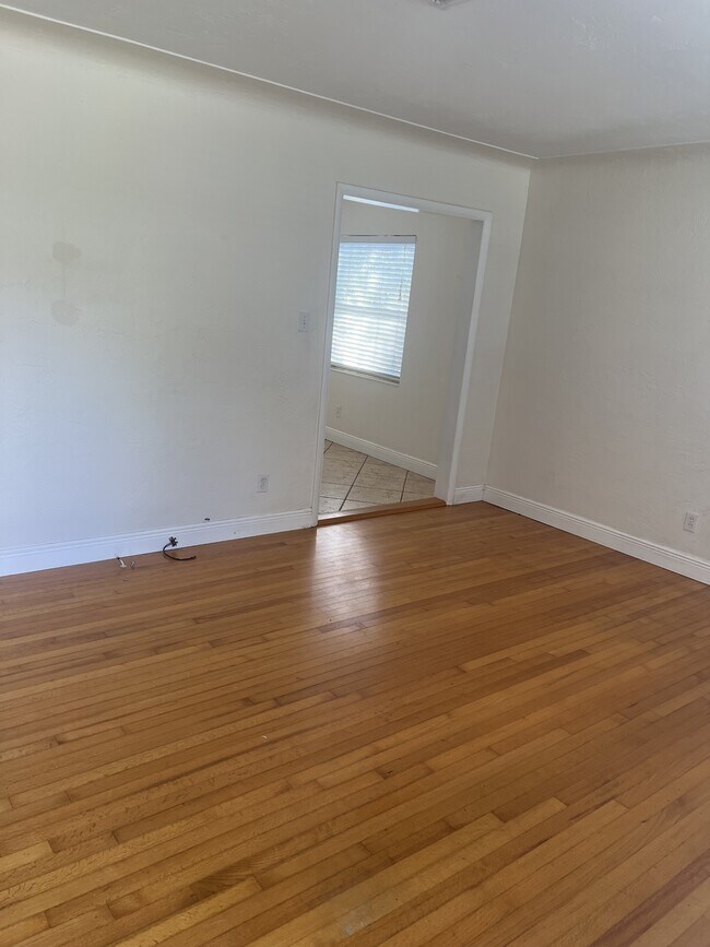 Foto del edificio - 1685 21st St N