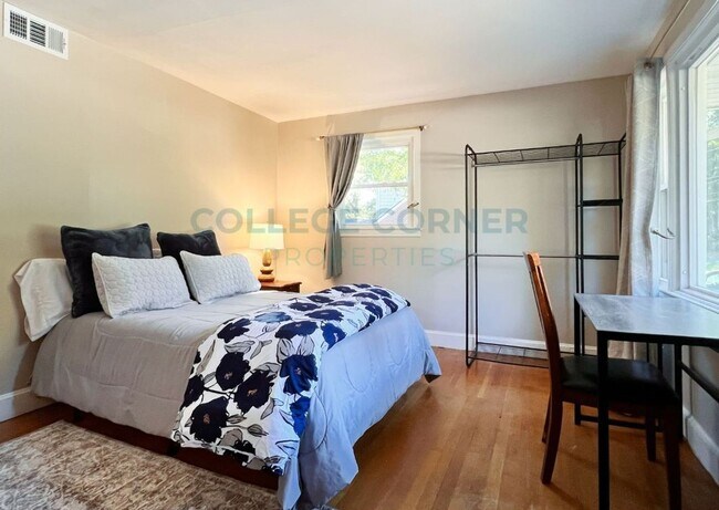 Foto del edificio - 146 Rosedale Cir
