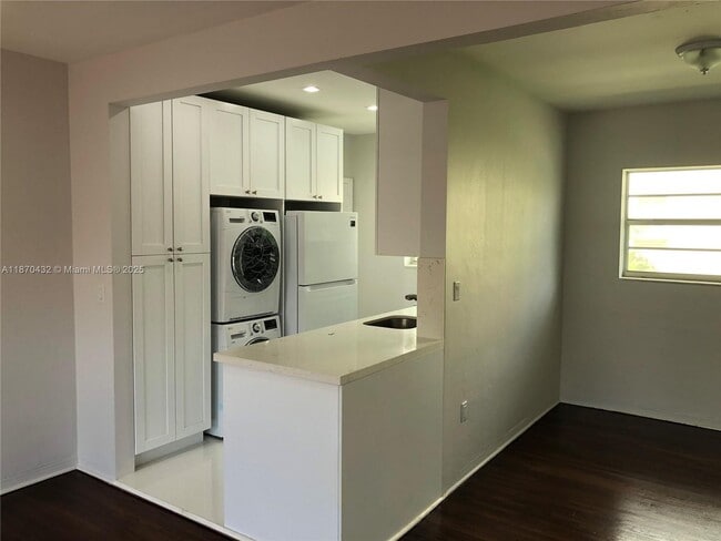 Building Photo - 110 Zamora Ave
