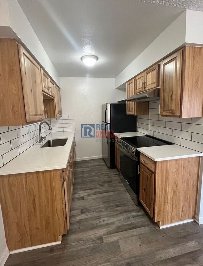 Foto del edificio - 1303 Coffman St