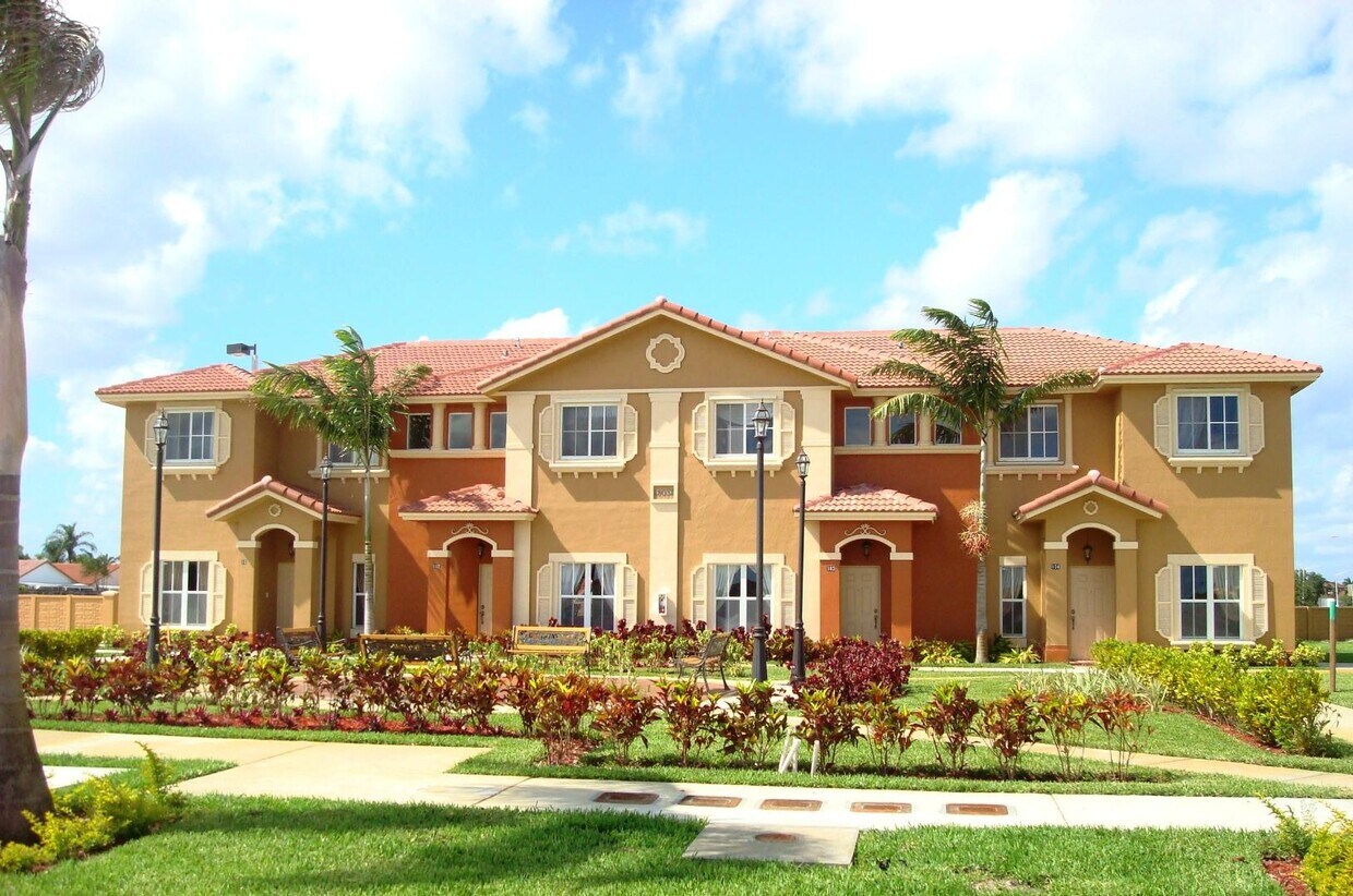 Foto principal - 17730 NW 59th Ave
