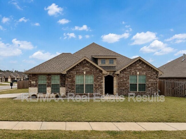 Building Photo - 511 Melrose Pl