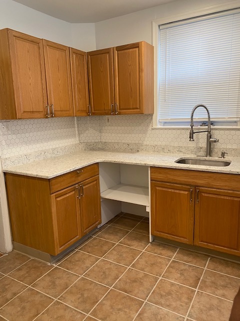 Kitchen - 6020 N American St