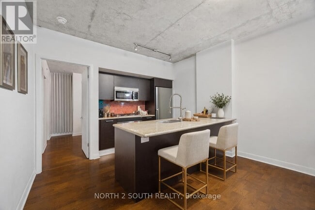 Building Photo - 375 King St W