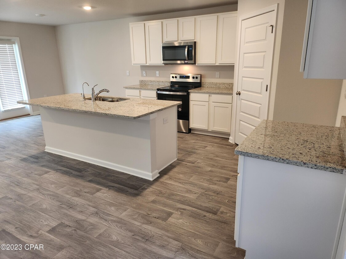 Building Photo - 123 Tiller Dr