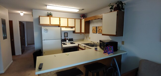 Building Photo - 500 Fairway Village Dr