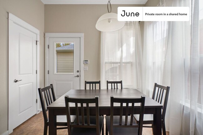 Foto del edificio - Room in Shared 5 bed/2.5 bath home