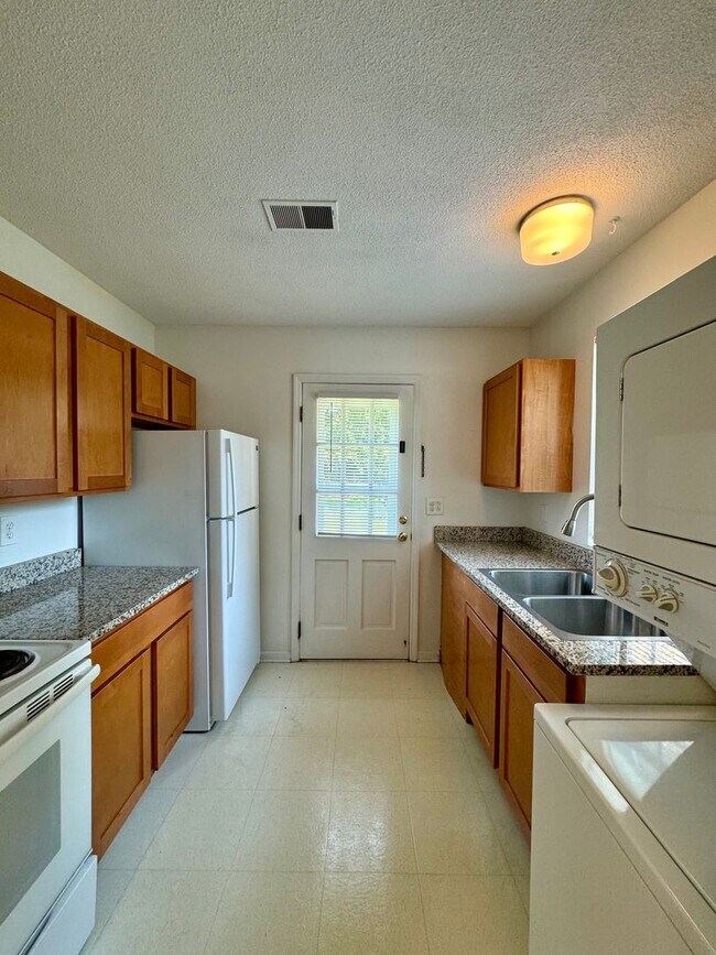 Building Photo - 1 bed 1 bath condo