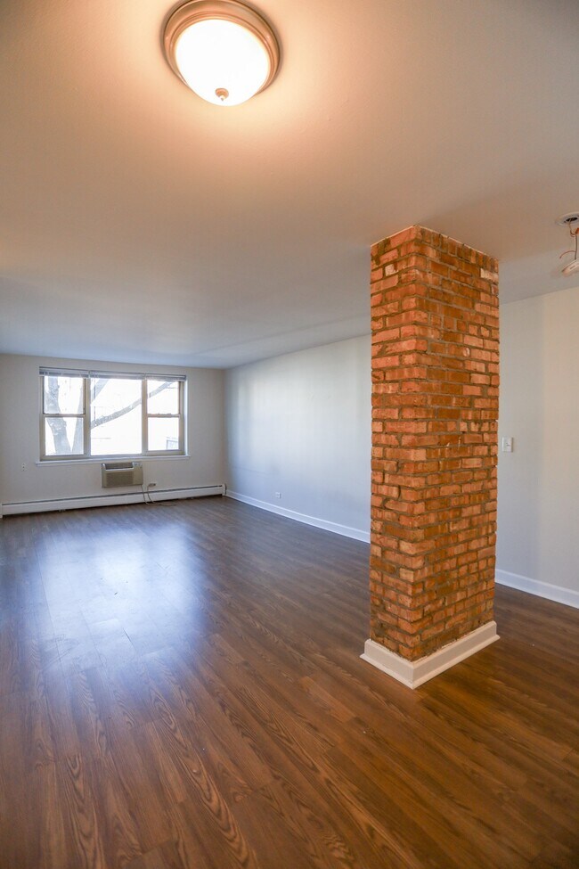 Foto del edificio - 1775 W Highland Ave