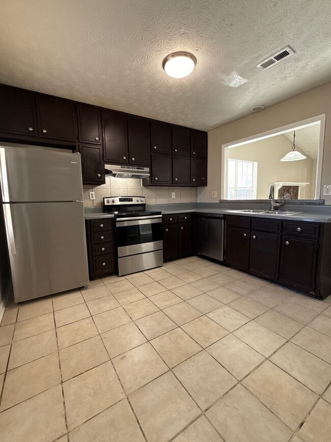 Building Photo - 105 Fruitwood Trce