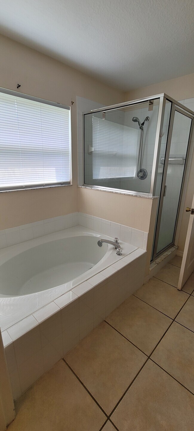 Building Photo - 268 Gala Cir