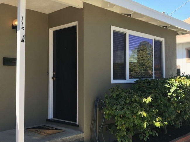 Foto del edificio - Seabright Charmer with Garage and Yard.