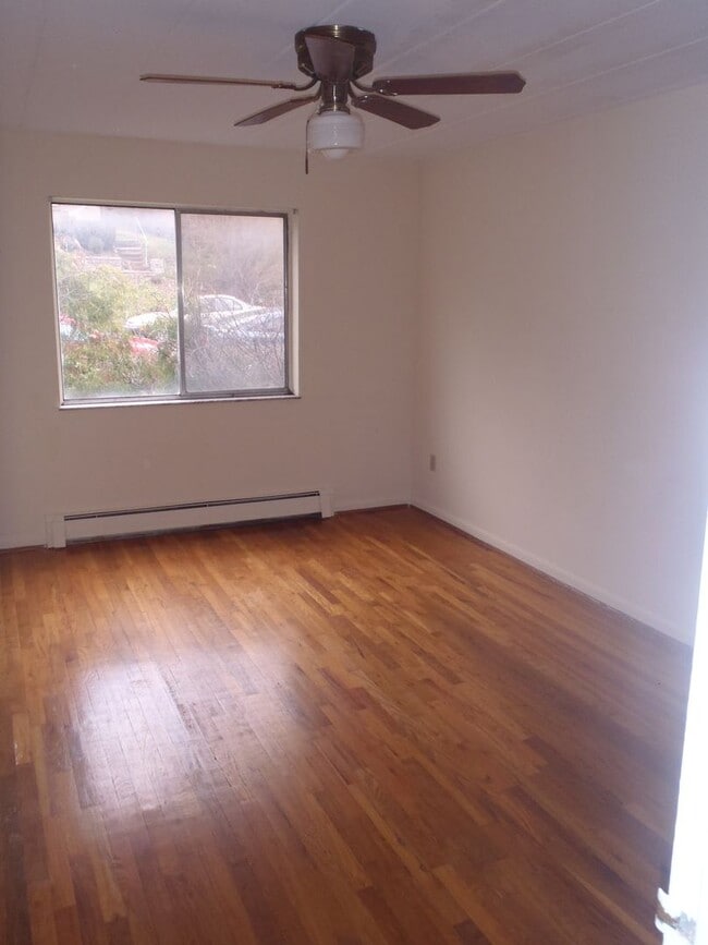 Building Photo - 539 Lowell Ave